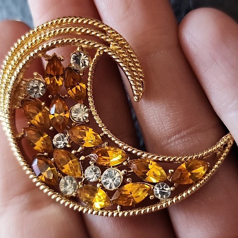 VTG Gold Brooch - Picture 2 of 8